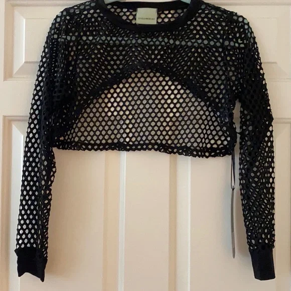 NWT crop top in a very large mesh w large sleeves, edgy, gothic, grunge - Picture 2 of 7